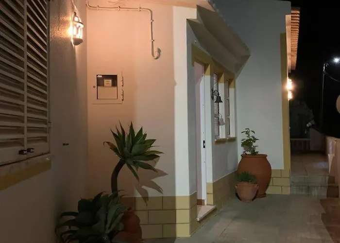 Spacious House In Sagres With Private Patio & Bbq